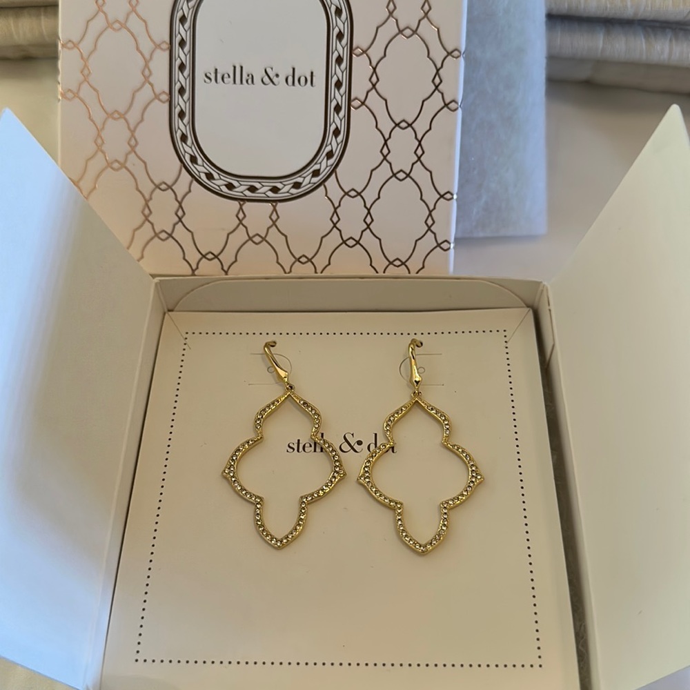 Stella and dot gold earrings with sparkle